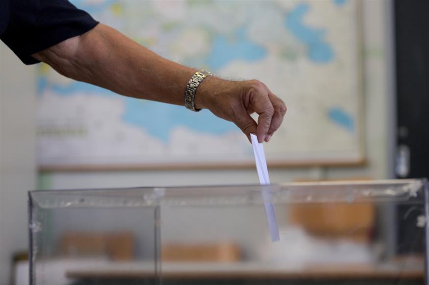 Κάποιοι, πάντως, είναι έτοιμοι να ψηφίσουν και ηλεκρονικά (EUROKINISSI/ΓΙΑΝΝΗΣ ΠΑΝΑΓΟΠΟΥΛΟΣ)