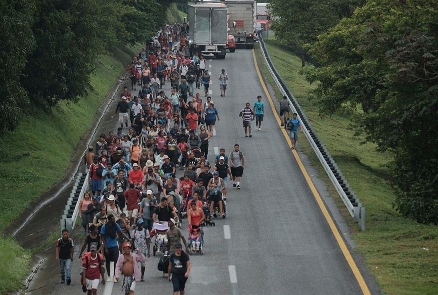 Καραβάνι μεταναστών/ AP