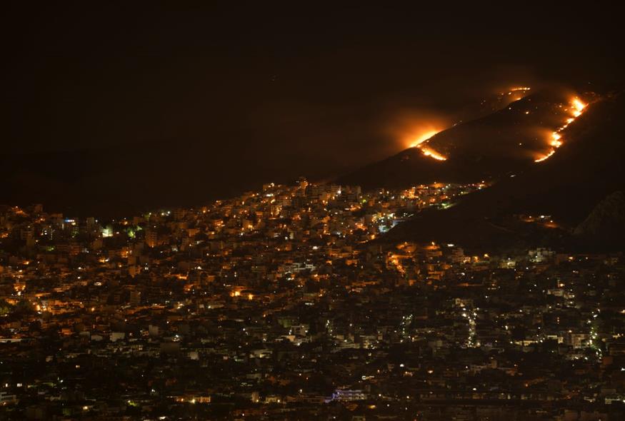 Φωτιά στο Σχιστό Κορυδαλλού (AP Photo/Petros Giannakouris)