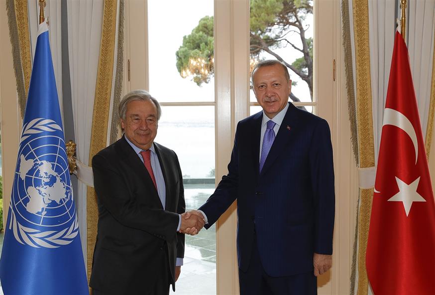 Στιγμιότυπο από τη συνάντηση του Τούρκου προέδρου με τον ΓΓ του ΟΗΕ (Presidential Press Service via AP, Pool)
