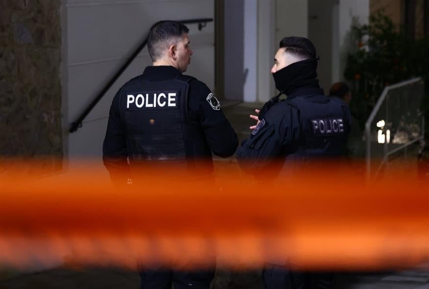 Τρικάκια, μπογιές και αναποδογυρισμένο όχημα έξω από το σπίτι του Ντογιάκου (INTIME) Τρικάκια, μπογιές και αναποδογυρισμένο όχημα έξω από το σπίτι του Ντογιάκου (INTIME)