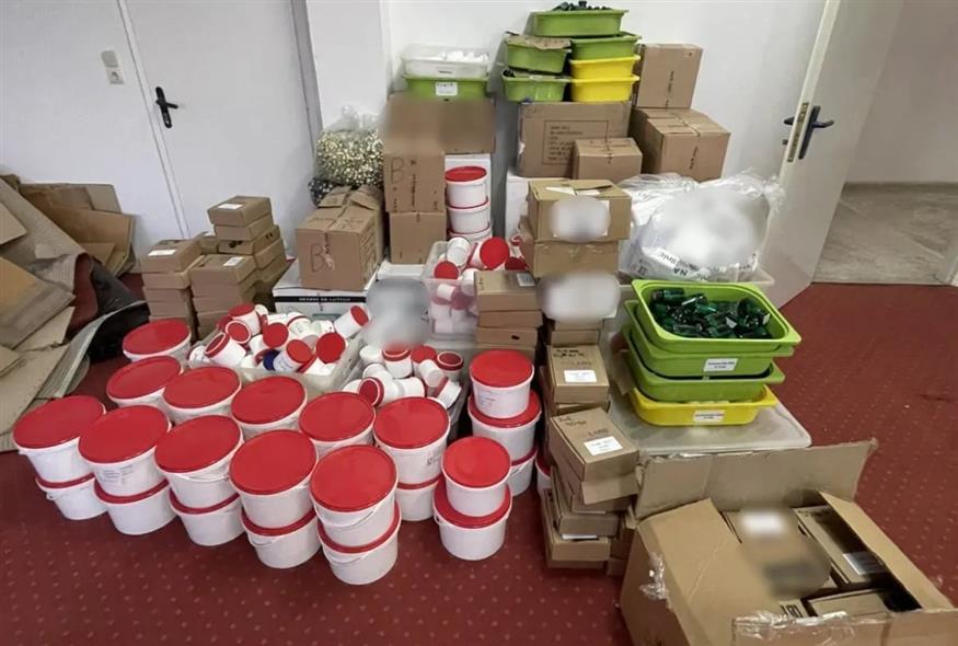 Εικόνα από το παράνομο εργαστήριο (ΕΛΑΣ)