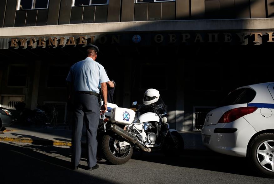 Αστυνομικός σε νοσοκομείο (Φωτογραφία αρχείου/EUROKINISSI)