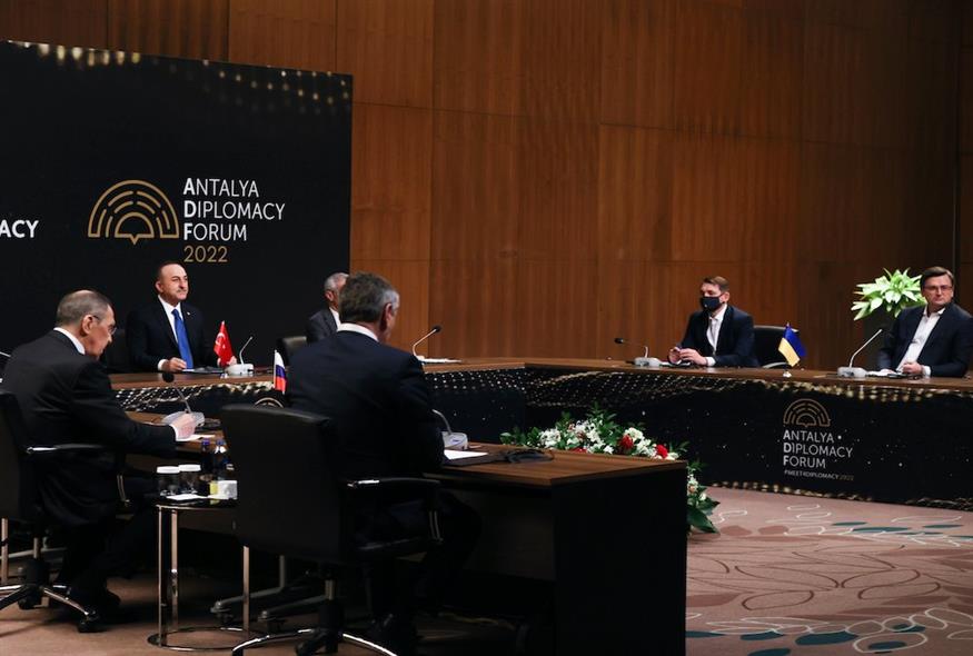 Από τη συνάντηση Λαβρόφ - Κουλέμπα στην Αττάλεια / Cem Ozdel/Turkish Foreign Ministry via AP