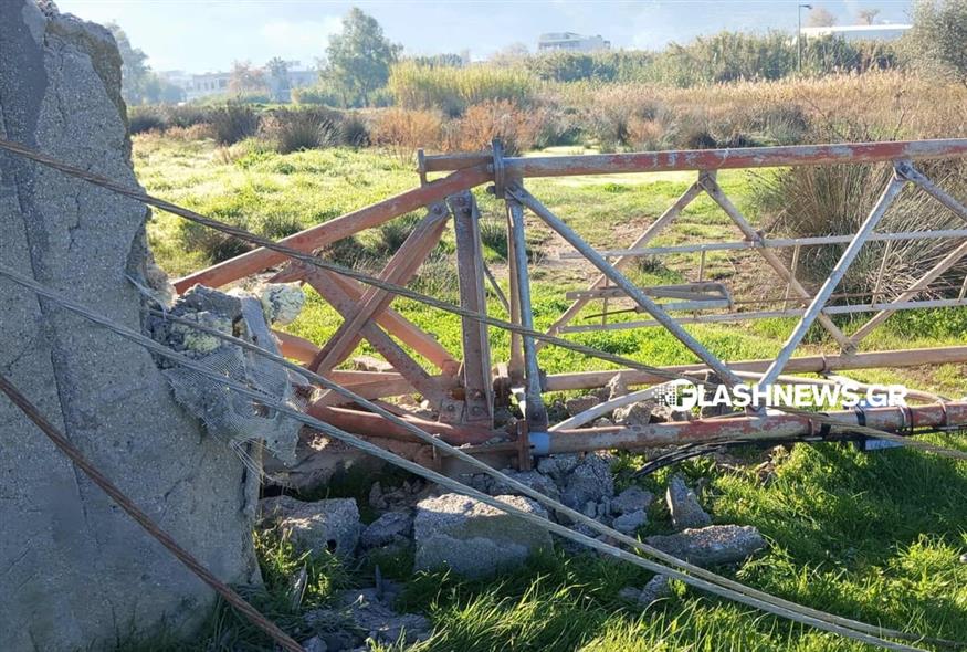 Φωτογραφία ντοκουμέντο από το σημείο (flashnews.gr) Φωτογραφία ντοκουμέντο από το σημείο (flashnews.gr)