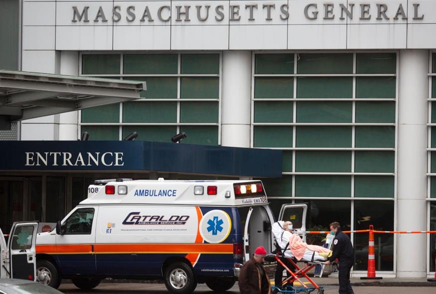 Η είσοδος των Επειγόντων Περιστατικών του Πανεπιστημιακού Γενικού Νοσοκομείου Μασαχουσέτης, το 2020 (Michael Dwyer/AP)