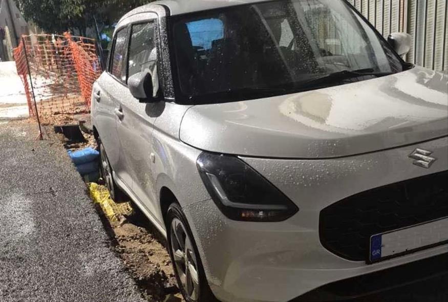 Αυτοκίνητα έπεσαν σε χαντάκια στο Παγκράτι (ethnos.gr) Αυτοκίνητα έπεσαν σε χαντάκια στο Παγκράτι (ethnos.gr)