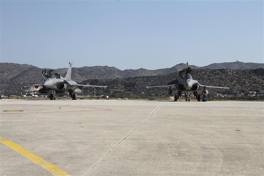 Τα γαλλικά Rafale που επιδιώκει να προσθέσει στο δυναμικό της η Πολεμική Αεροπορία (Hellenic National Defence via AP)