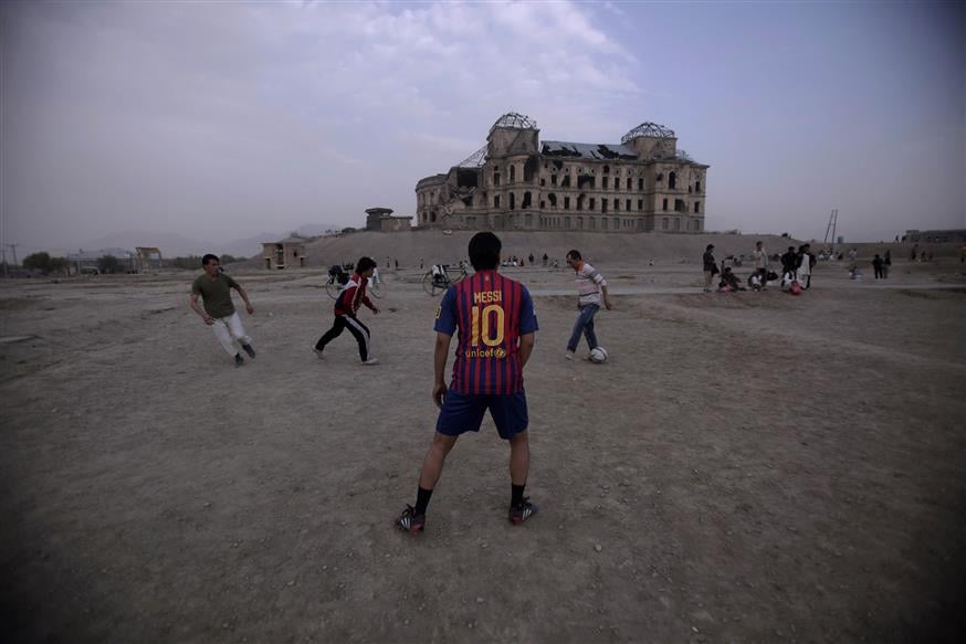 Νέοι στο Αφγανιστάν/(AP Photo/Muhammed Muheisen)