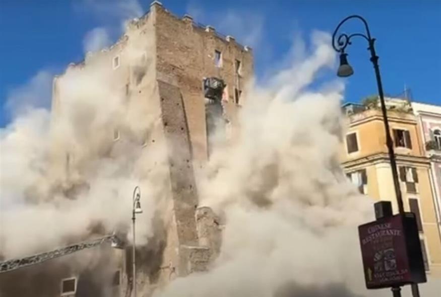 Το κτίριο που κατέρρευσε βρίσκεται σε κοντινή απόσταση από το Κολοσσαίο (video capture)