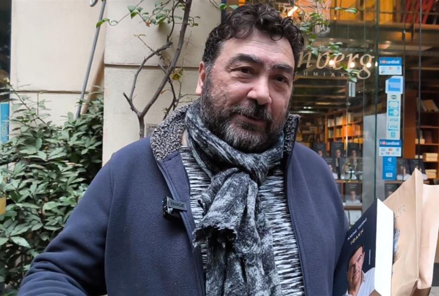 Από τις 07.30 στο βιβλιοπωλείο έχοντας ταξιδέψει από Τρίκαλα (Orange Press)