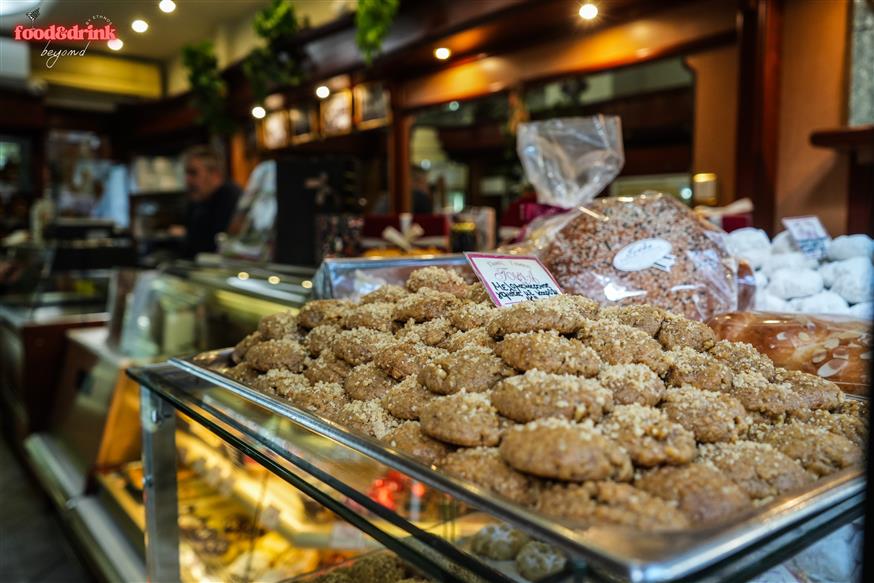 «Τούλα» - Απ’ τα Τατάβλα στο Παγκράτι, ένας αιώνας πολίτικα γλυκά