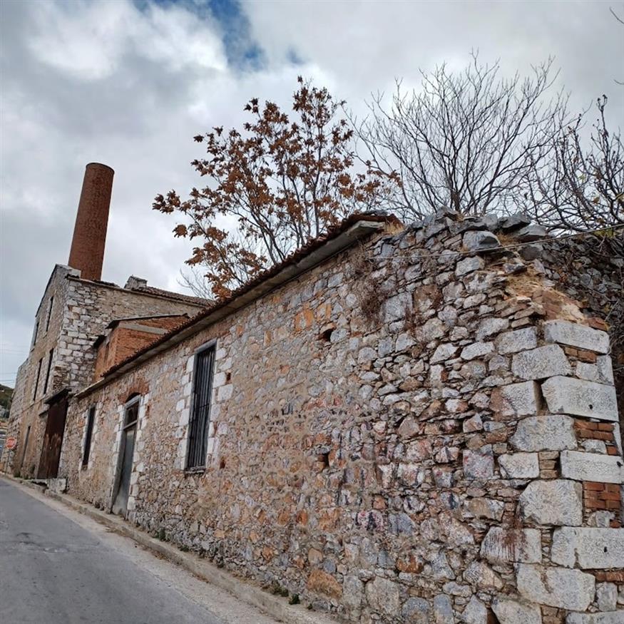 Το παλιό λιοτρίβι, πολύτιμο δείγμα τοπικής βιομηχανικής αρχιτεκτονικής  των αρχών του 20ού | © Χριστίνα Τσαμουρά