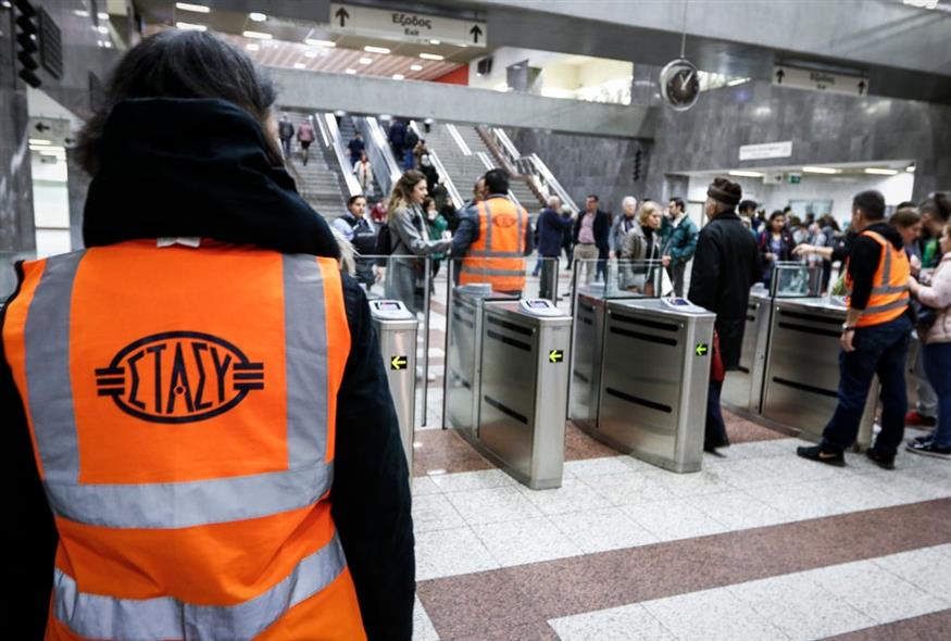 Μετρό στο Σύνταγμα (EUROKINISSI/ΓΙΩΡΓΟΣ ΚΟΝΤΑΡΙΝΗΣ)