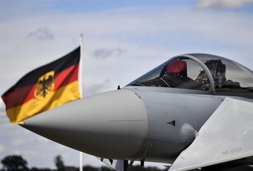 Γερμανικό αεροσκάφος Eurofighter στην αεροπορική βάση στο Noervenich της Γερμανίας (Associated Press)