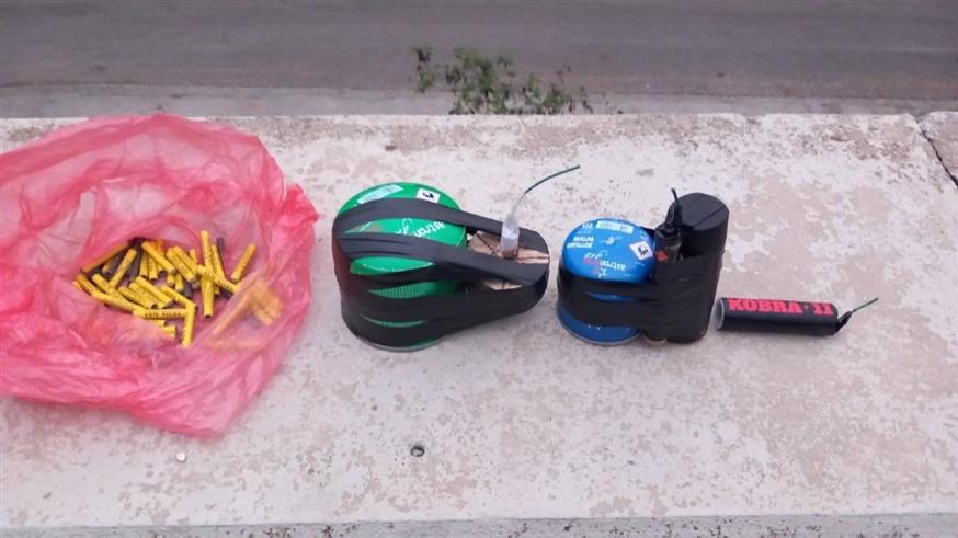 Εκρηκτικοί μηχανισμοί και κροτίδες σε τσάντα που κρατούσε ο ένας εκ των δύο δραστών