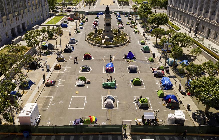 Άστεγοι με social distancing στο Σαν Φρανσίσκο/AP Images
