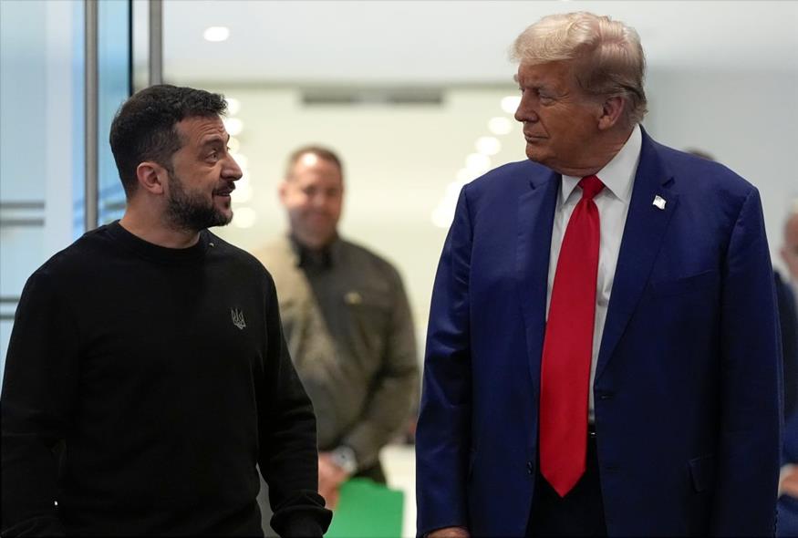 Ο πρόεδρος της Ουκρανίας, Βολοντίμιρ Ζελένσκι και ο Αμερικανός πρόεδρος Ντόναλντ Τραμπ (AP)