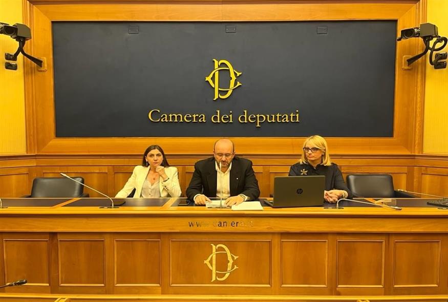 Ο Μάουρο Μπερούτο μιλάει στην 7η Επιτροπή της ιταλικής Βουλής