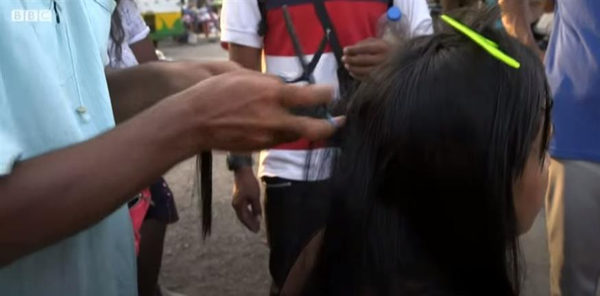 Πουλάνε τα μαλλιά τους στη Βενεζουέλα (BBC)
