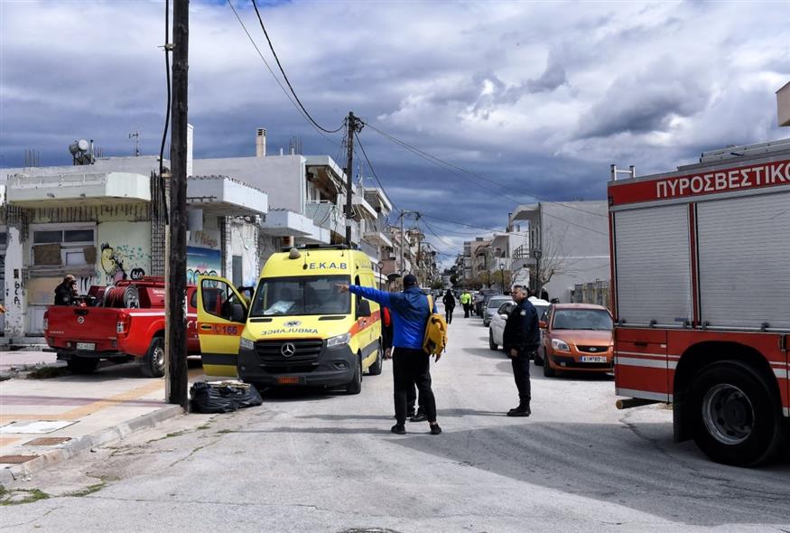 Τραγωδία στην Κόρινθο μετά την κατάρρευση του μπαλκονιού (ΙΝΤΙΜΕ) Τραγωδία στην Κόρινθο μετά την κατάρρευση του μπαλκονιού (ΙΝΤΙΜΕ)