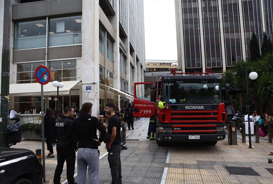 Φωτιά στον Πύργο Αθηνών / Intime news