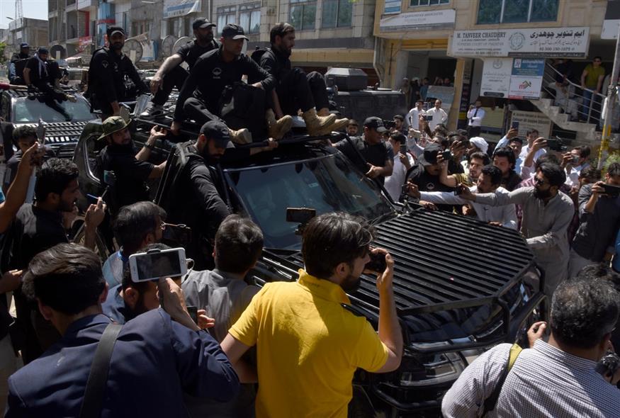 σύλληψη του πρώην πρωθυπουργού του Πακιστάν (AP Photo/Ghulam Farid)