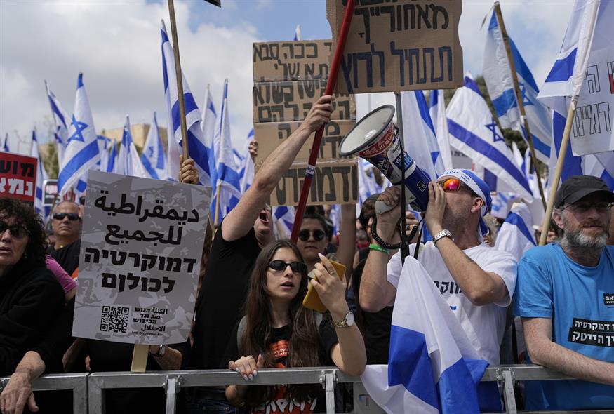 Τεταμένη η κατάσταση στο Ισραήλ: Χιλιάδες διαδηλωτές έξω από τη Βουλή / ΑP (GALLERY)