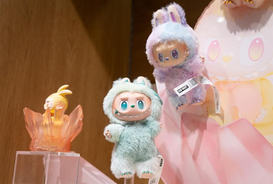 Weekend - Labubu - gallery Weekend - Labubu - gallery