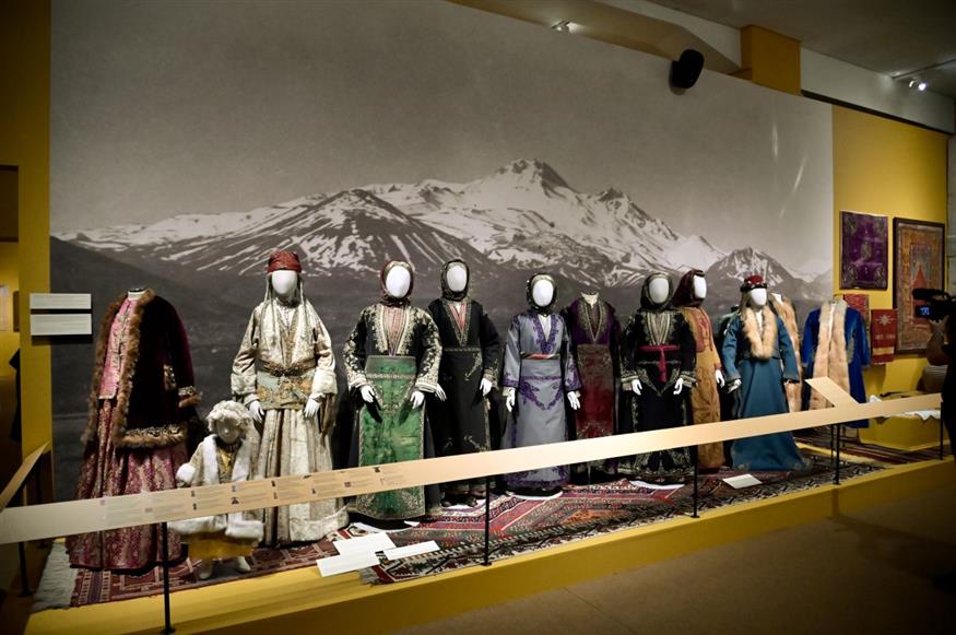 Σπάνιες φορεσιές φιλοξενούνται στην έκθεση για τη Μικρά Ασία στο Μουσείο Μπενάκη