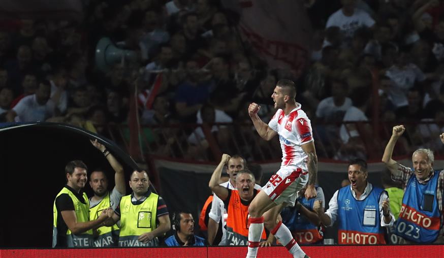 Ο Βουκάνοβιτς «πετάει» μετά το γκολ που πέτυχε, και μαζί του «πέταξε» και ο Ερυθρός Αστέρας  στους ομίλους του Champions League (AP Photo/Darko Vojinovic)