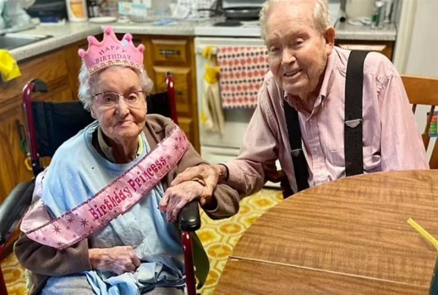Η Τζουν και ο Χούμπερτ γιορτάζουν τα 100α γενέθλια της ηλικιωμένης