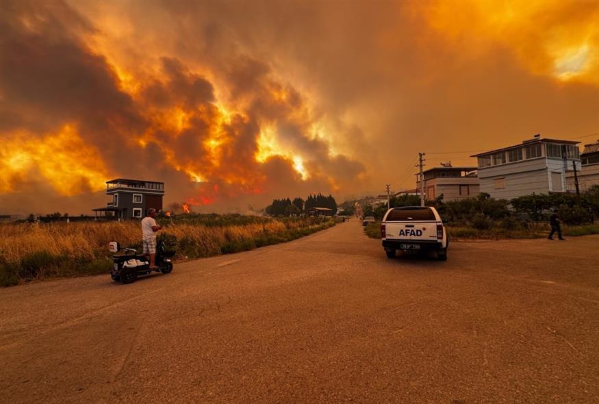 Πύρινη κόλαση στη Σμύρνη (X)