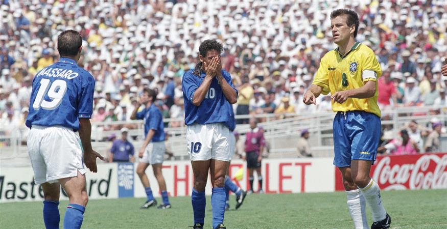 Ο Ρομπέρτο Μπάτζιο ήταν ο μοιραίος του τελικού μεταξύ της Βραζιλίας και της Ιταλίας το '94 (AP)