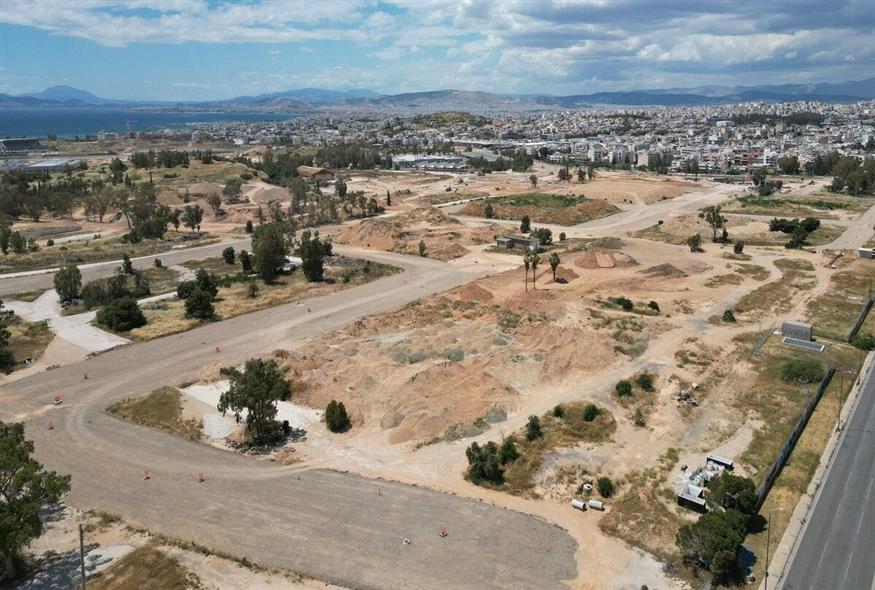 Άποψη όλου του εργοταξίου του Ελληνικού από τη λεωφόρο Βουλιαγμένης, δεν υπάρχει ακόμα διαμορφωμένο στάδιο στίβου / Φωτό Κώστας Ασημακόπουλος ethnos.gr