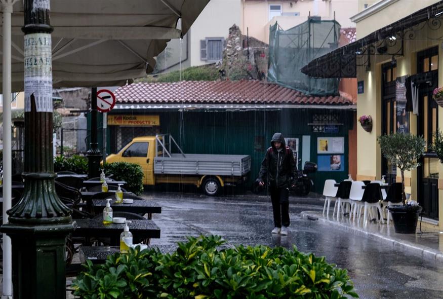 Έντονη βροχόπτωση στην Πλάκα/ΝΙΚΟΛΟΠΟΥΛΟΣ ΑΝΤΩΝΗΣ/EUROKINISSI/φωτογραφία αρχείου