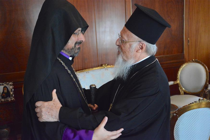 O Επίσκοπος Sahak έγινε δεκτός από τον Οικουμενικό Πατριάρχη Βαρθολομαίο