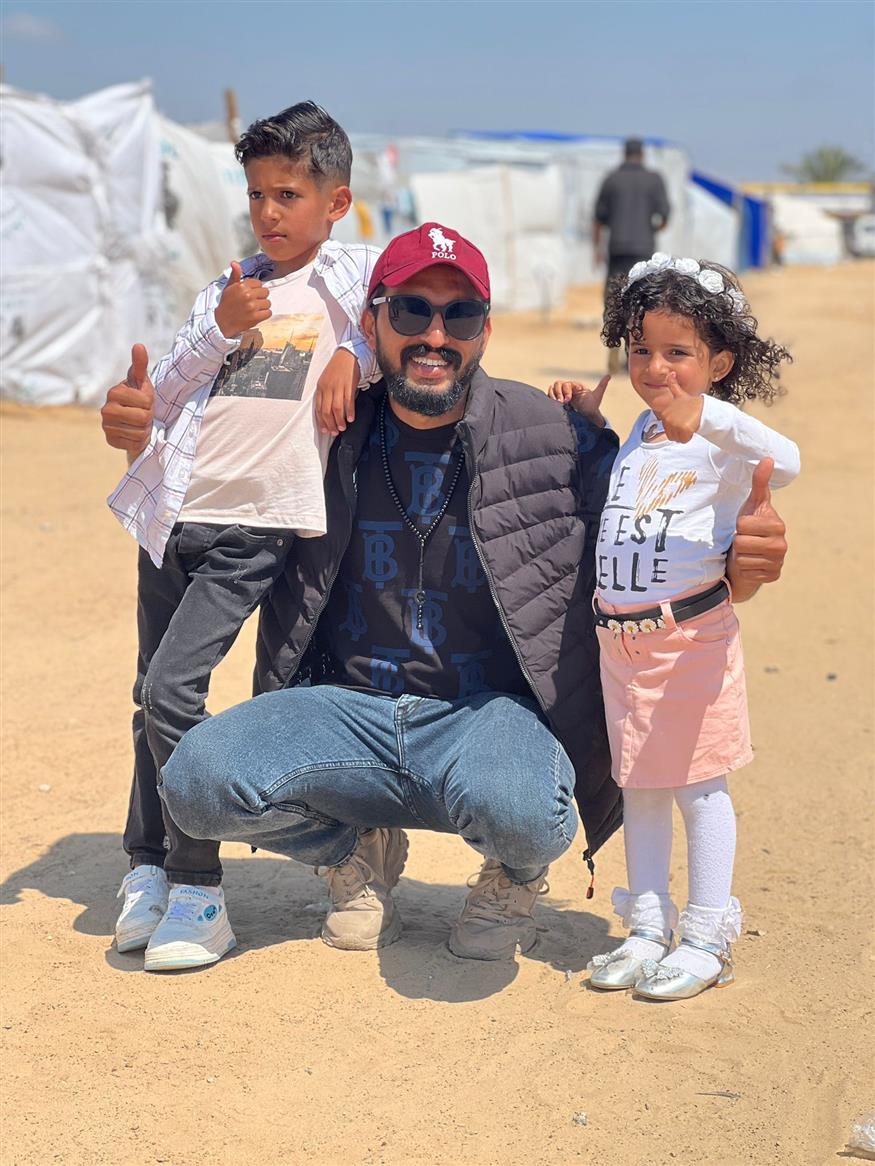 O Αμπντουλάχ Χαλέντ με τα παιδιά του (τη φωτογραφία παραχώρησε ο ίδιος στο ethnos.gr)