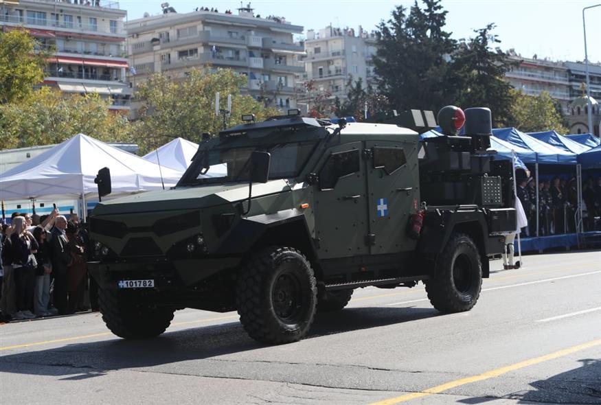 Στρατιωτική παρέλαση στη Θεσσαλονίκη (ΒΑΣΙΛΗΣ ΒΕΡΒΕΡΙΔΗΣ/ΜΟΤΙΟΝΤΕΑΜ)