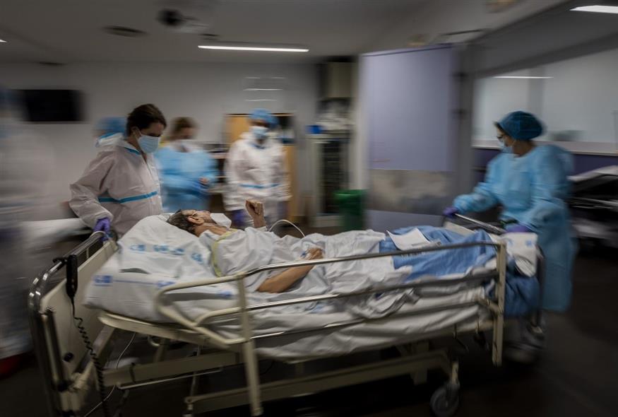 Μονάδα covid σε νοσοκομείο της Μαδρίτης (φωτογραφία αρχείου / Associated Press)