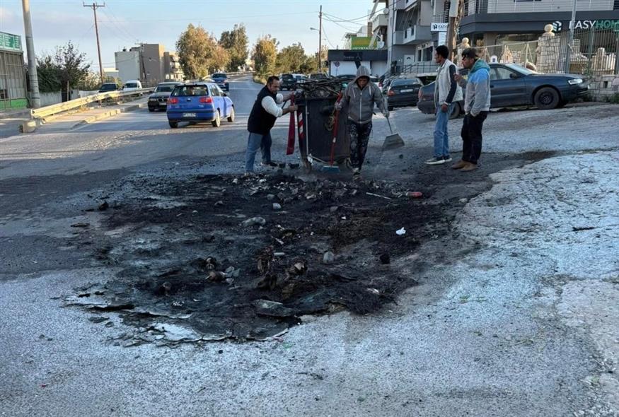 Καταστροφές από το κάψιμο του Ιούδα στο Ηράκλειο (πηγή: patris.gr) Καταστροφές από το κάψιμο του Ιούδα στο Ηράκλειο (πηγή: patris.gr)