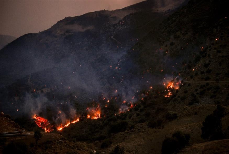Ανεξέλεγκτο το πύρινο μέτωπο στο Ρέθυμνο (EUROKINISSI)