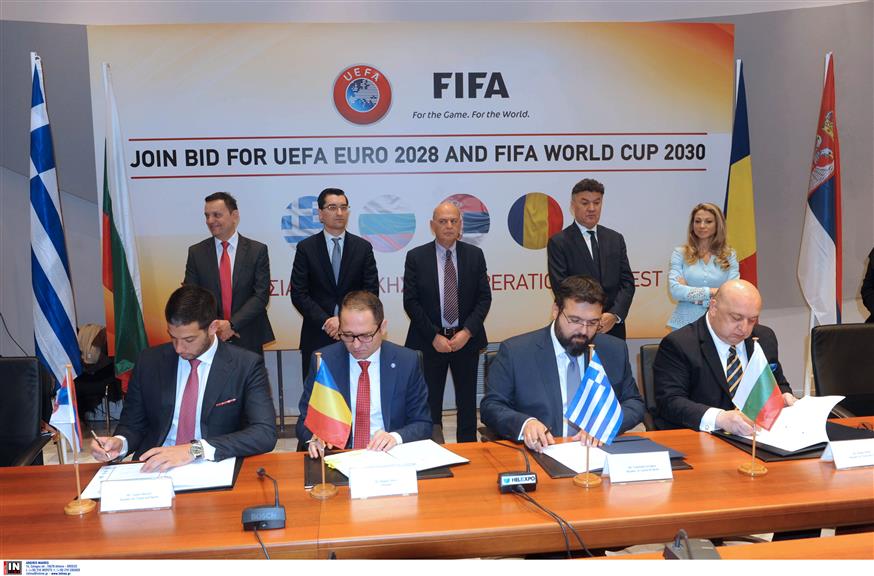 Η υπογραφή του υφυπουργού Αθλητισμού Γιώργου Βασιλειάδη με τους ομόλογους του της Σερβίας Βάνια Ουντόβιτσιτς, της Βουλγαρίας Κράσεν Κράλεφ και της Ρουμανίας Μπόγκνταν Ματέι για την από κοινού υποψηφιότητα του Euro 2028 και του Παγκοσμίου Κυπέλλου 2030