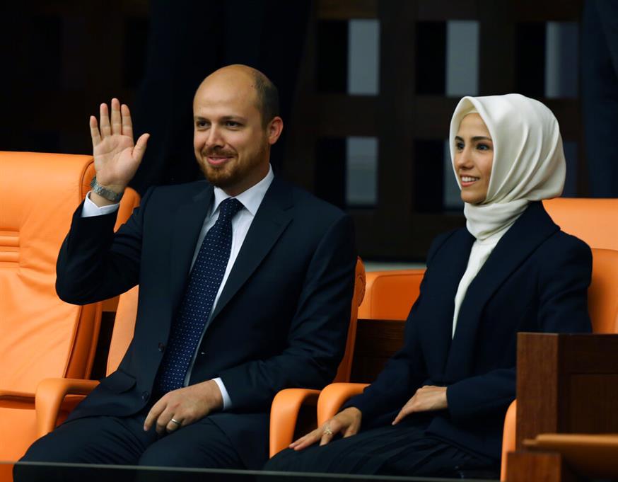 O Μπιλάλ Ερντογάν και η αδερφή του Σουμεϊγιέ Ερντογάν (AP photo)