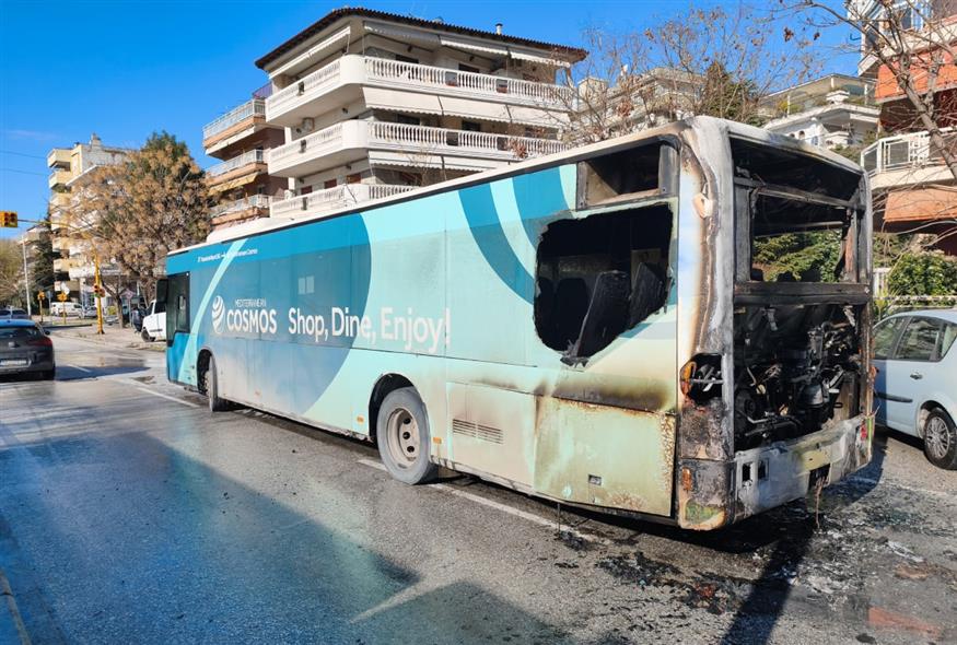Φωτιά σε λεωφορείο στη Θεσσαλονίκη (ΛΙΑ ΦΩΚΑ/EUROKINISSI)