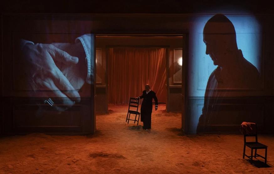 Η μάνα μου με πέταξε στη θάλασσα Η μάνα μου με πέταξε στη θάλασσα