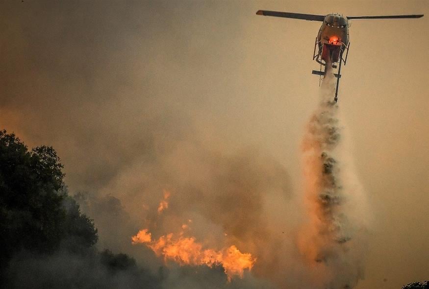 Φωτιά - ελικόπτερο - πυροσβεστική (ΒΑΣΙΛΗΣ ΨΩΜΑΣ/ EUROKINISSI)