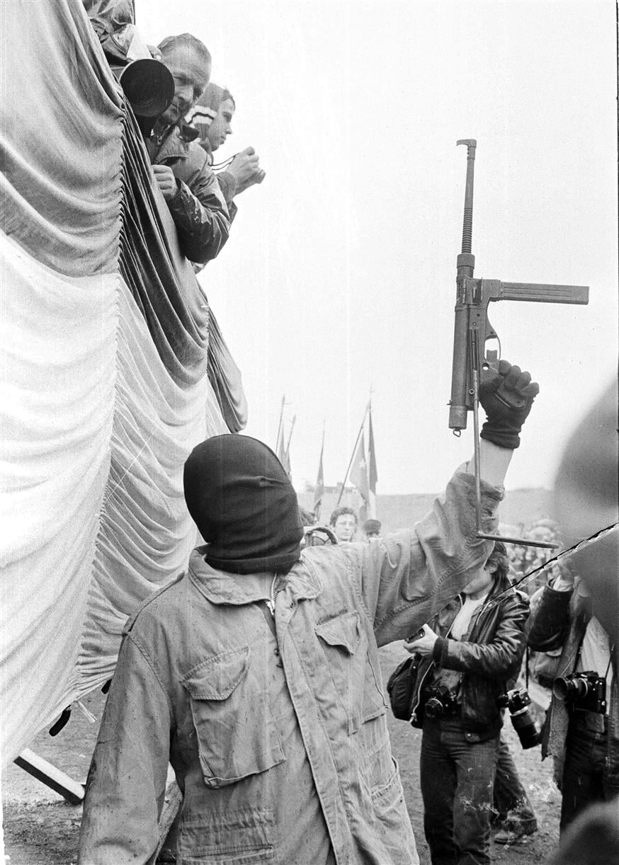 Βόρεια Ιρλανδία - IRA (AP Photo/Peter Kemp) Βόρεια Ιρλανδία - IRA (AP Photo/Peter Kemp)
