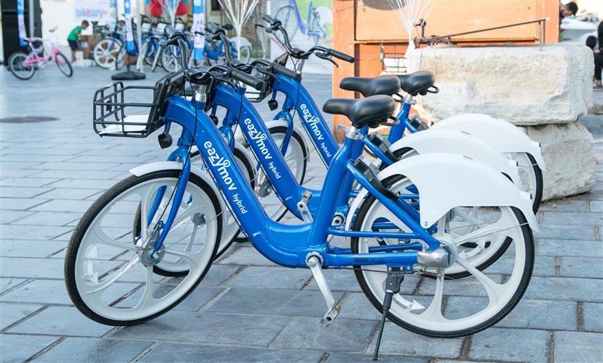 Τα ηλεκτρικά ποδήλατα που θα κυκλοφορούν στο Αγρίνιο (ΑΠΕ)