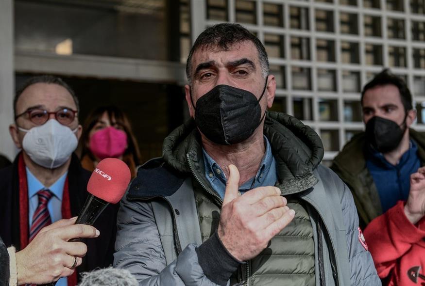 Ο δημοσιογράφος, Κώστας Βαξεβάνης στον ανακριτή / ΤΑΤΙΑΝΑ ΜΠΟΛΑΡΗ/EUROKINISSI